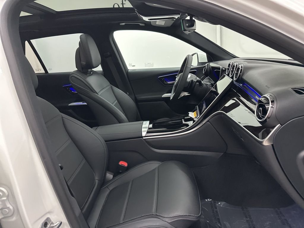 Used 2026 White Mercedes-Benz GLC 300 image 27