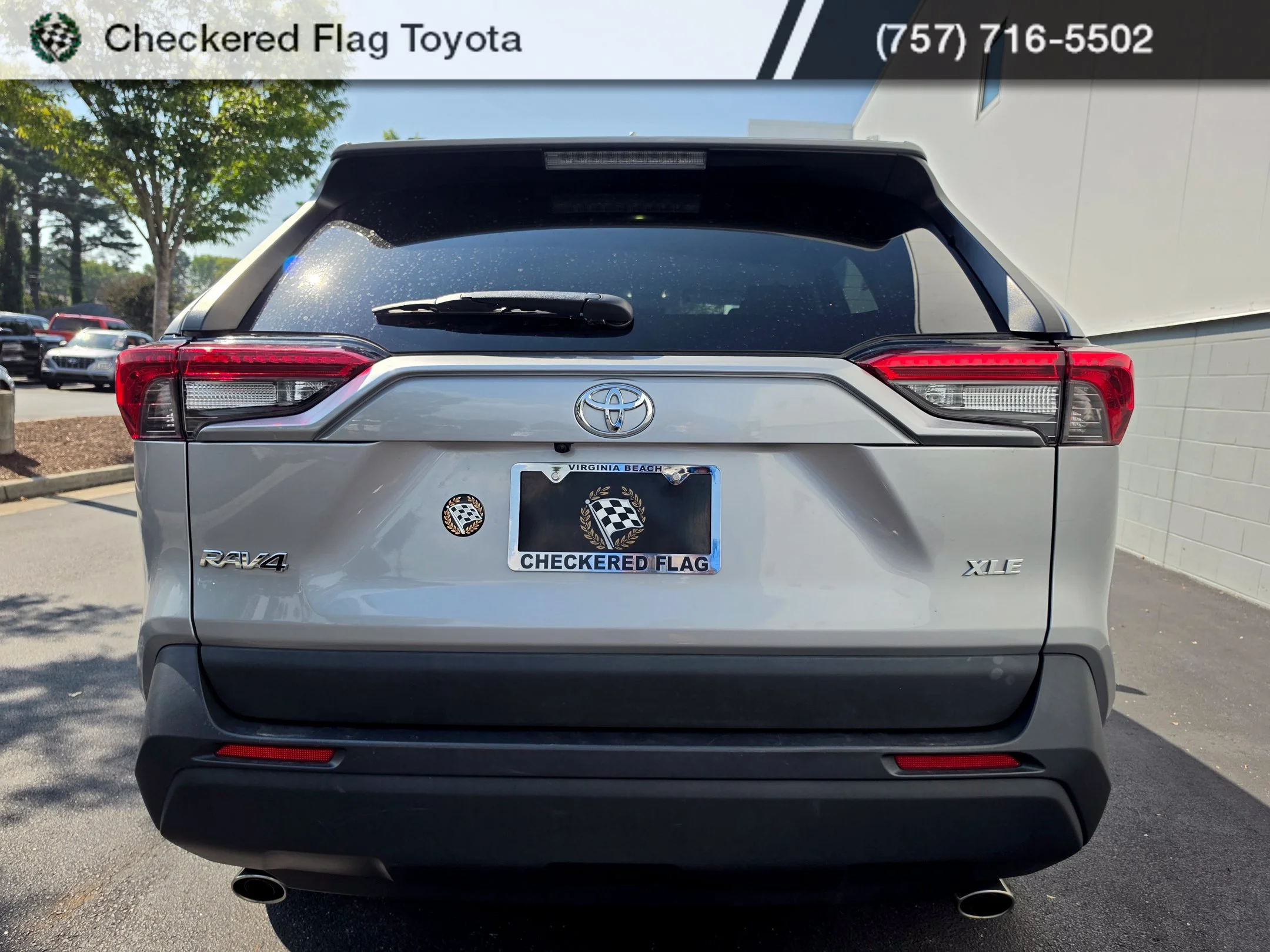 Used 2025 Silver Sky Metallic Toyota XLE image 4