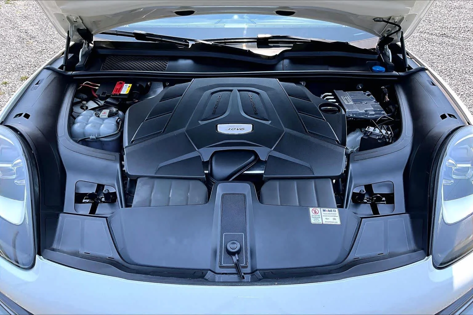 Used 2020 White Porsche  image 32