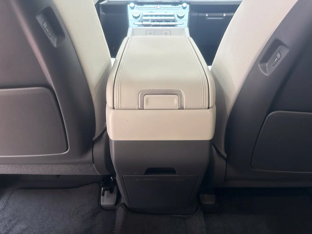 New 2027 Shimmering Silver Hyundai SE image 18