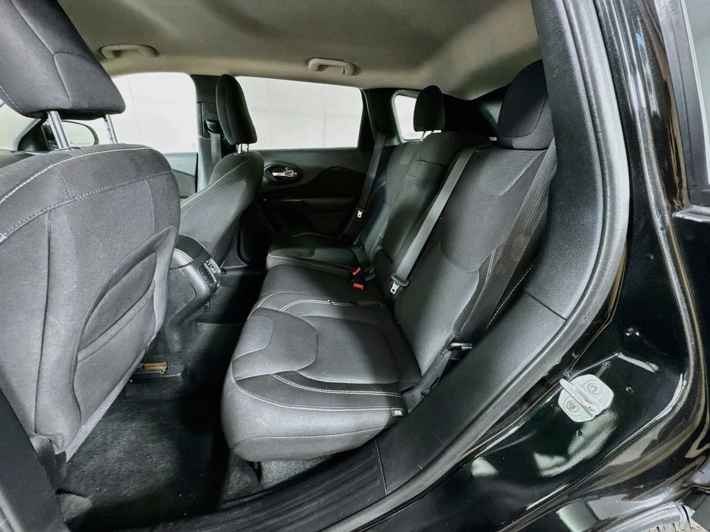 Used 2016 Black Jeep Latitude image 28