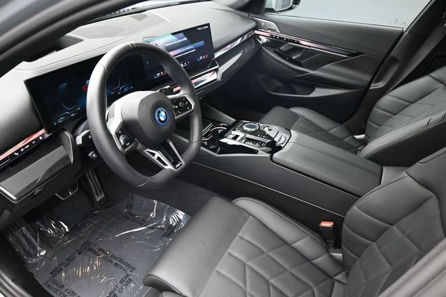 Used 2026 Gray BMW 550e xDrive image 19