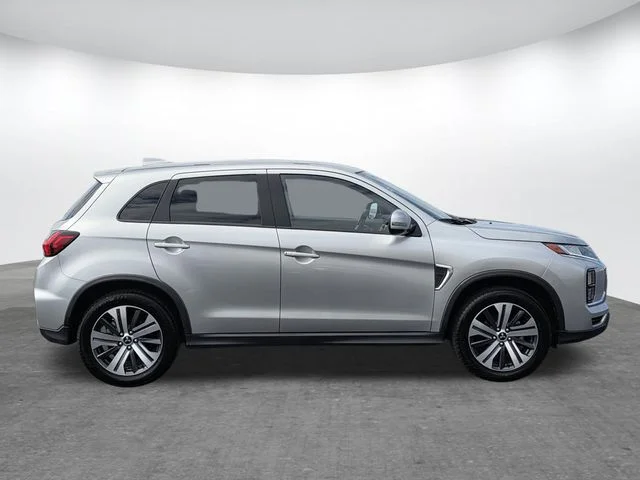 Certified Used 2024 Alloy Silver Metallic Mitsubishi 2.0 S image 3