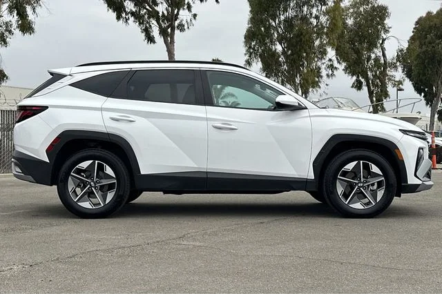 Used 2025 White Pearl Hyundai SEL image 3