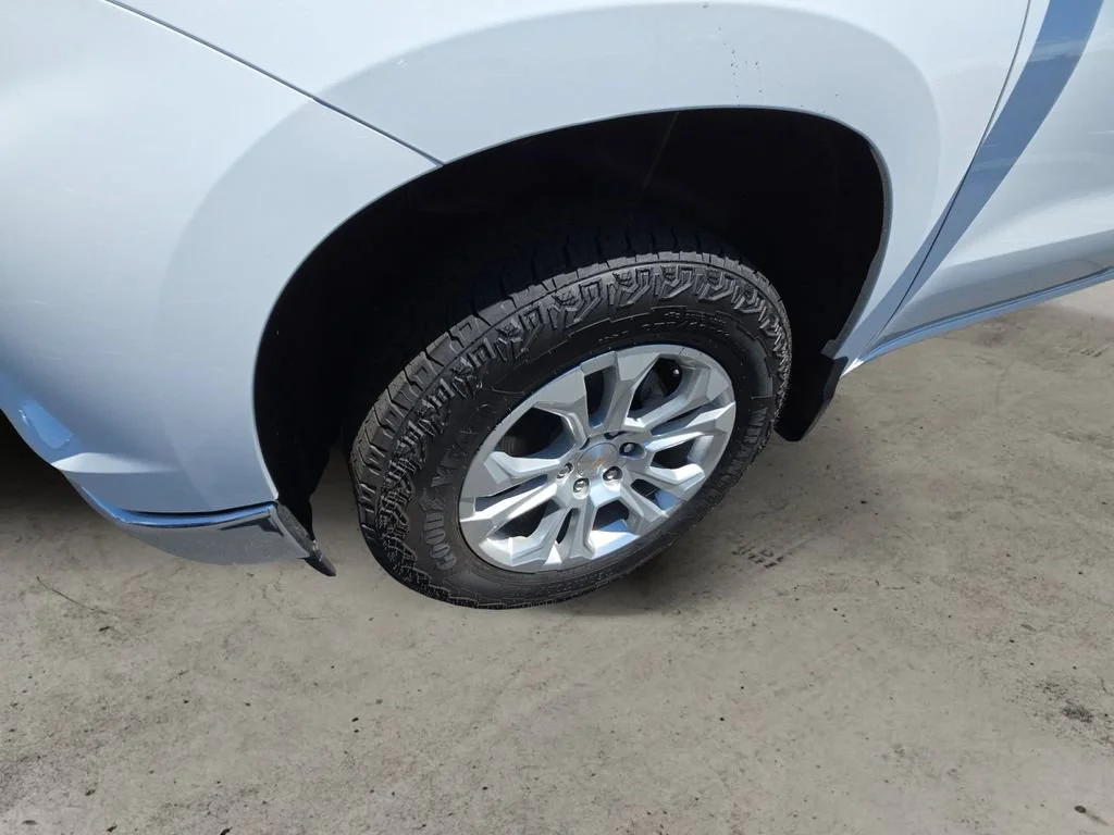 Used 2023 Summit White Chevrolet LTZ image 9