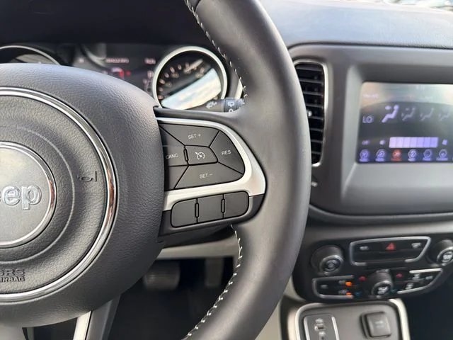 Used 2019 Blue Jeep Latitude image 28