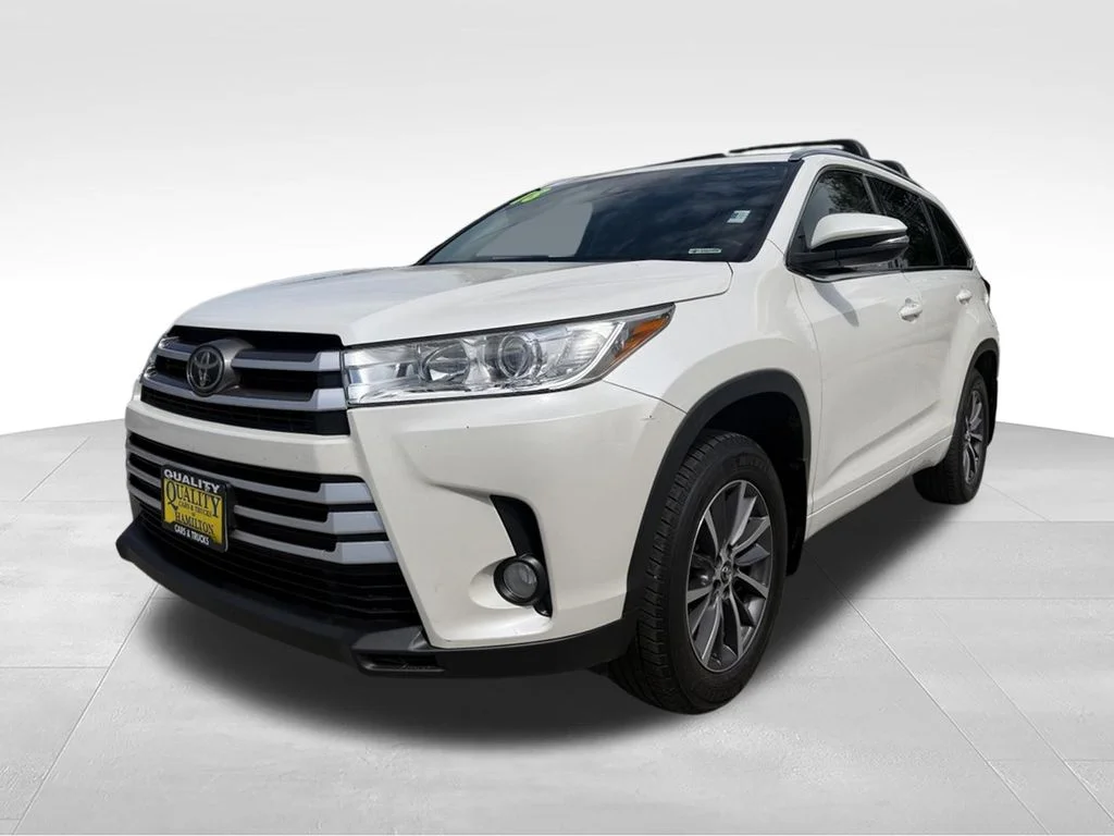 Used 2018 White Toyota XLE image 1