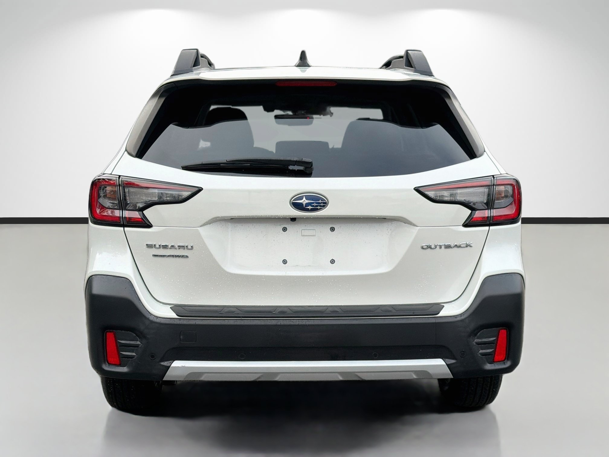 Used 2020 Crystal White Pearl Subaru Limited image 4