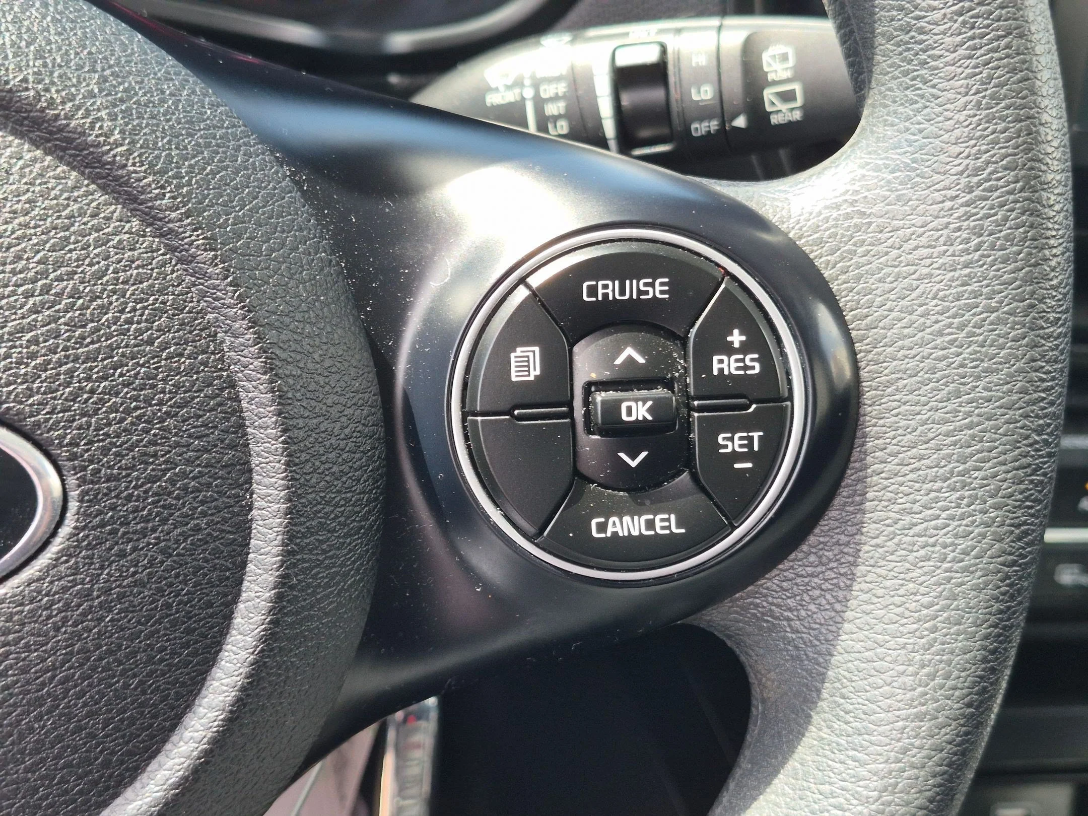 Used 2021 Snow White Pearl Kia S image 18