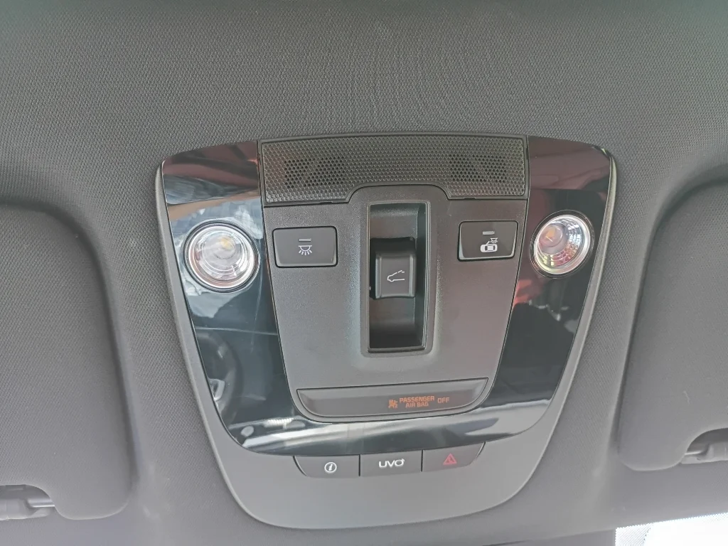 Used 2021 Wolf Gray Kia GT-Line image 33