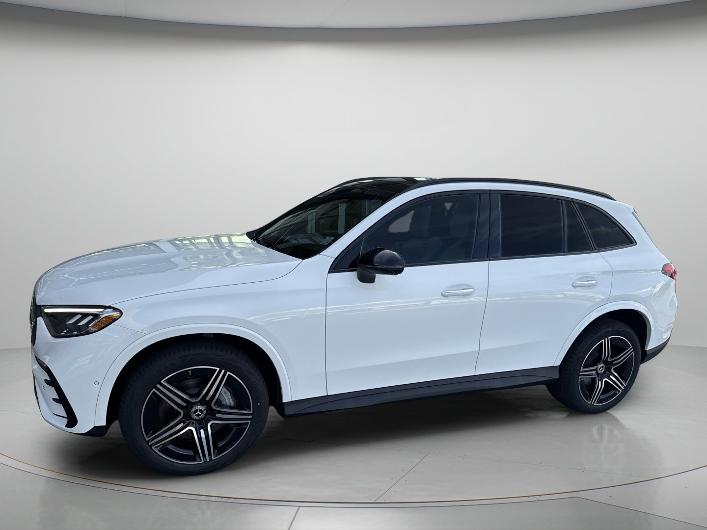 Certified Used 2026 Polar White Mercedes-Benz GLC 300 image 2