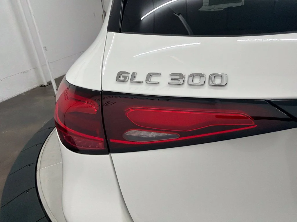 New 2027 White Mercedes-Benz GLC 300 image 11
