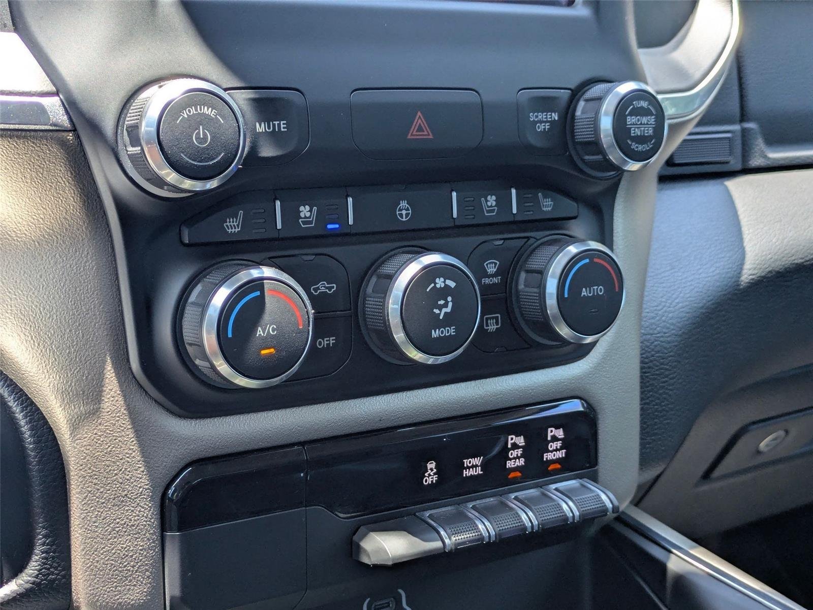 Used 2020 Granite Crystal Metallic Clearcoat Ram Laramie image 21
