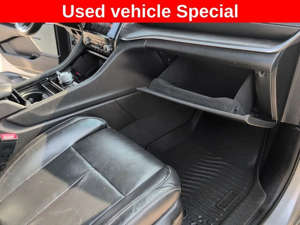 Used 2022 Silver Jeep Overland image 30