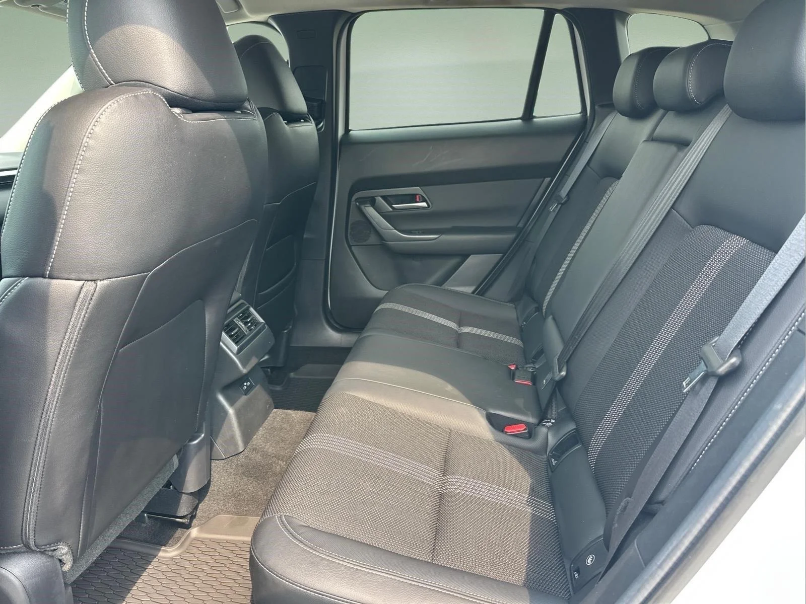 Used 2025 Wind Chill Pearl Mazda 2.5 S Preferred Package image 18