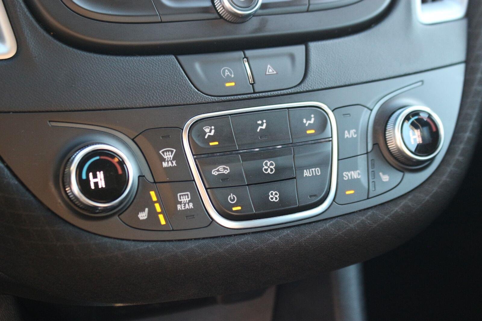 Used 2024 Summit White Chevrolet 1LT image 25