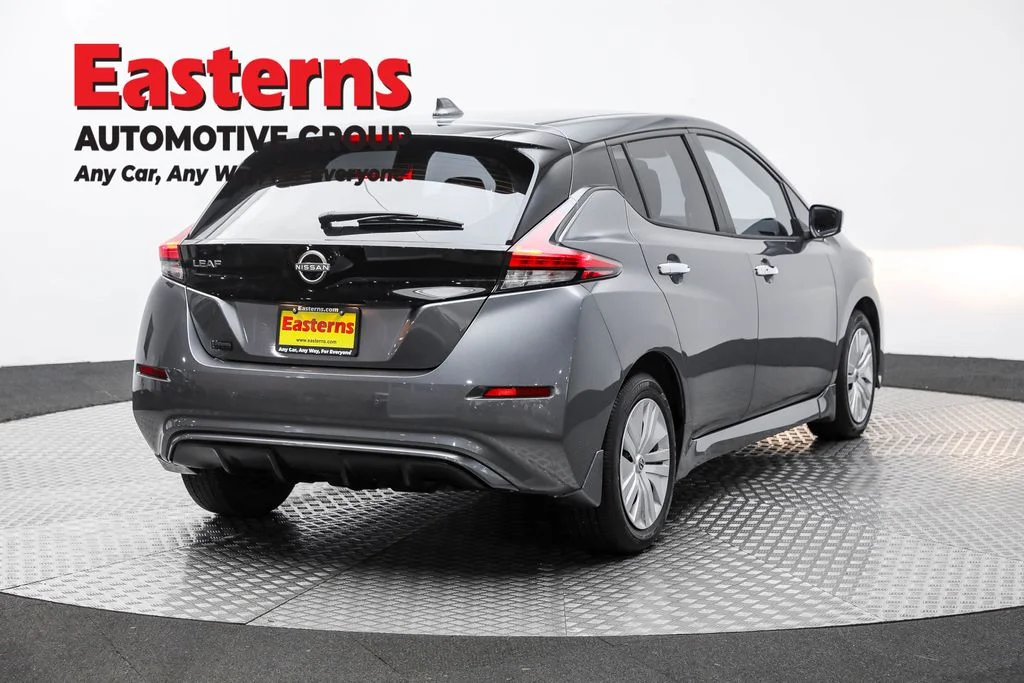 Used 2024 Gray Nissan S image 5
