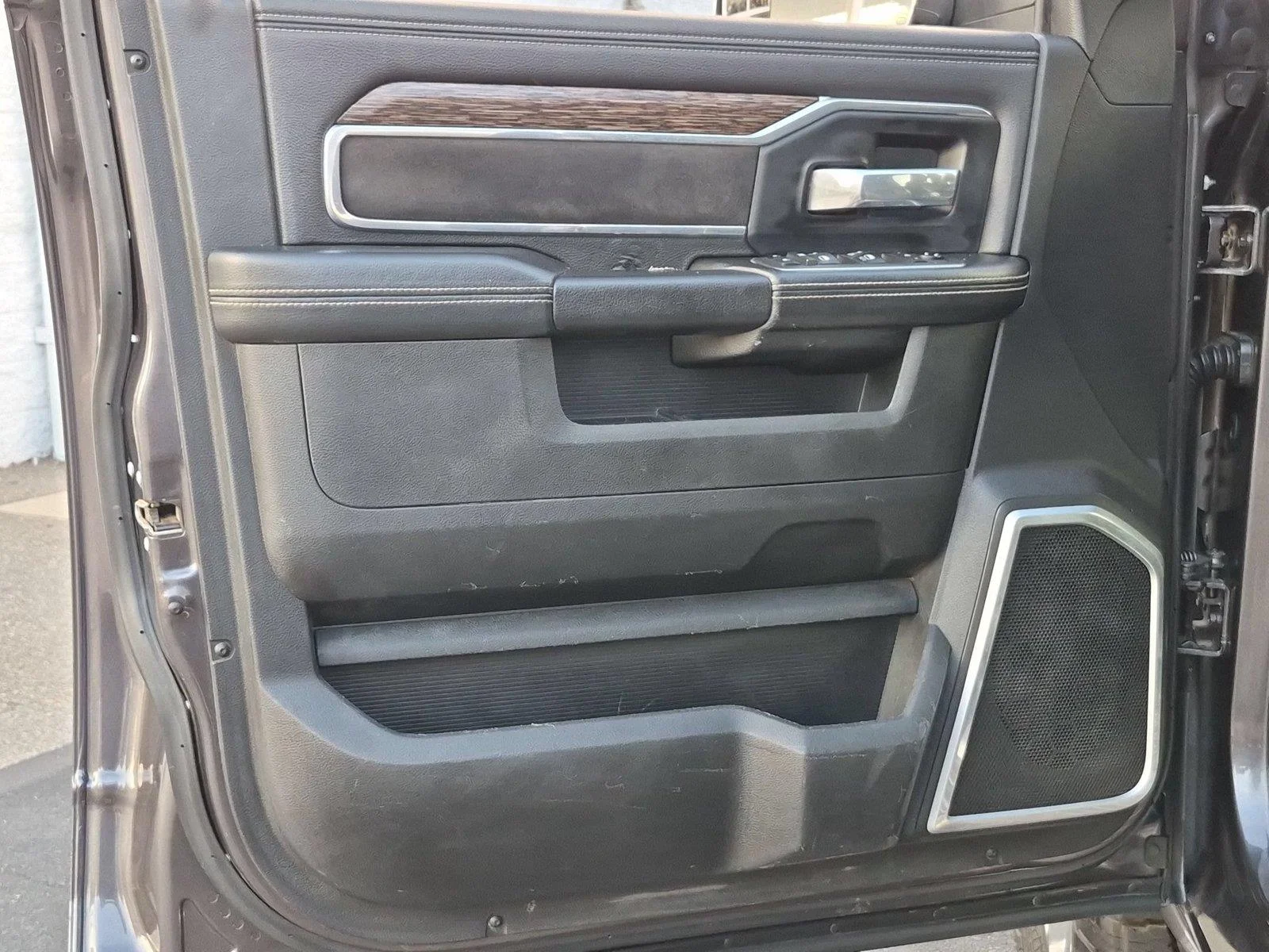 Used 2021 Granite Crystal Metallic Clearcoat Ram Laramie image 14