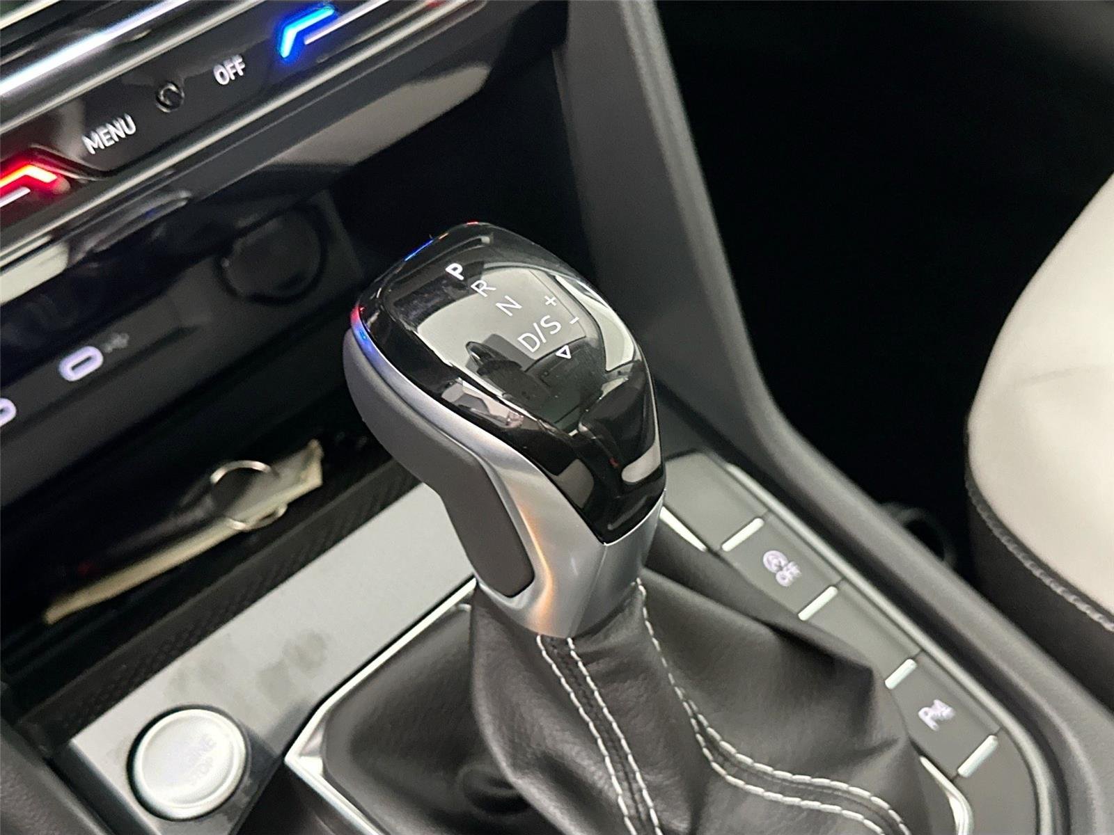 New 2026 Deep Black Pearl Volkswagen SE image 15