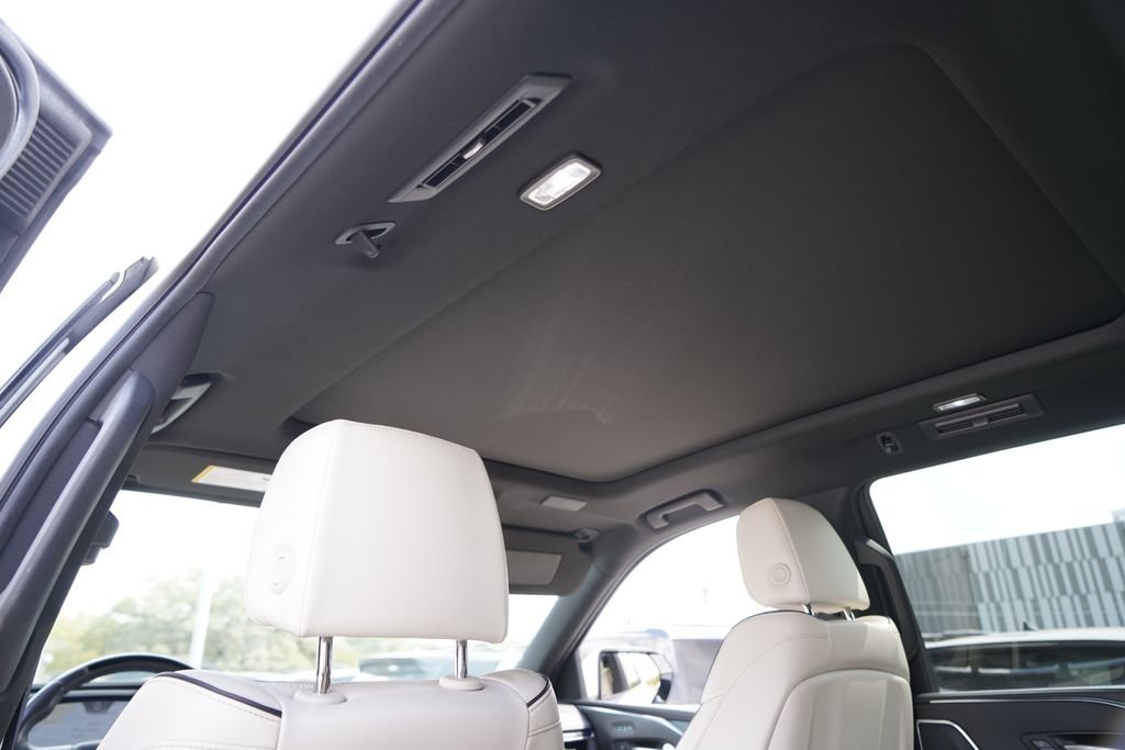 Used 2021 White Cadillac Sport image 29