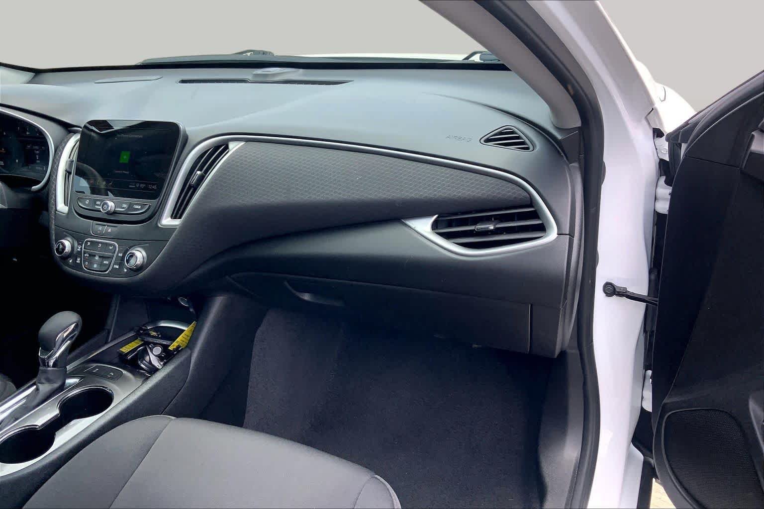 Used 2024 Summit White Chevrolet LT image 18
