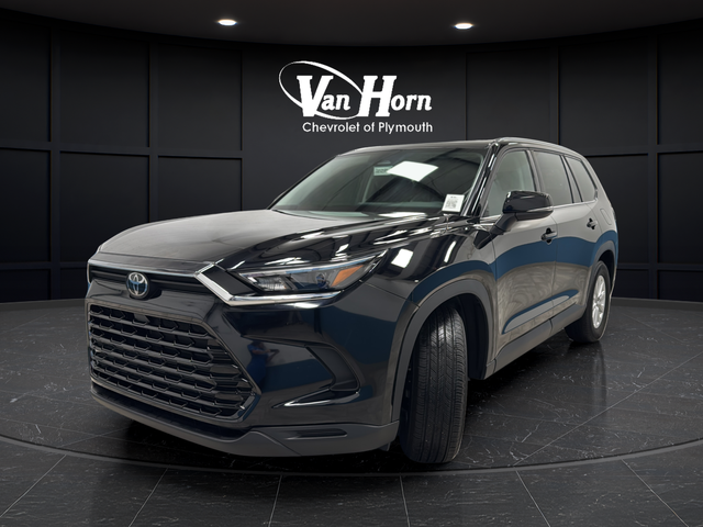 Used 2025 Midnight Black Metallic Toyota XLE image 3