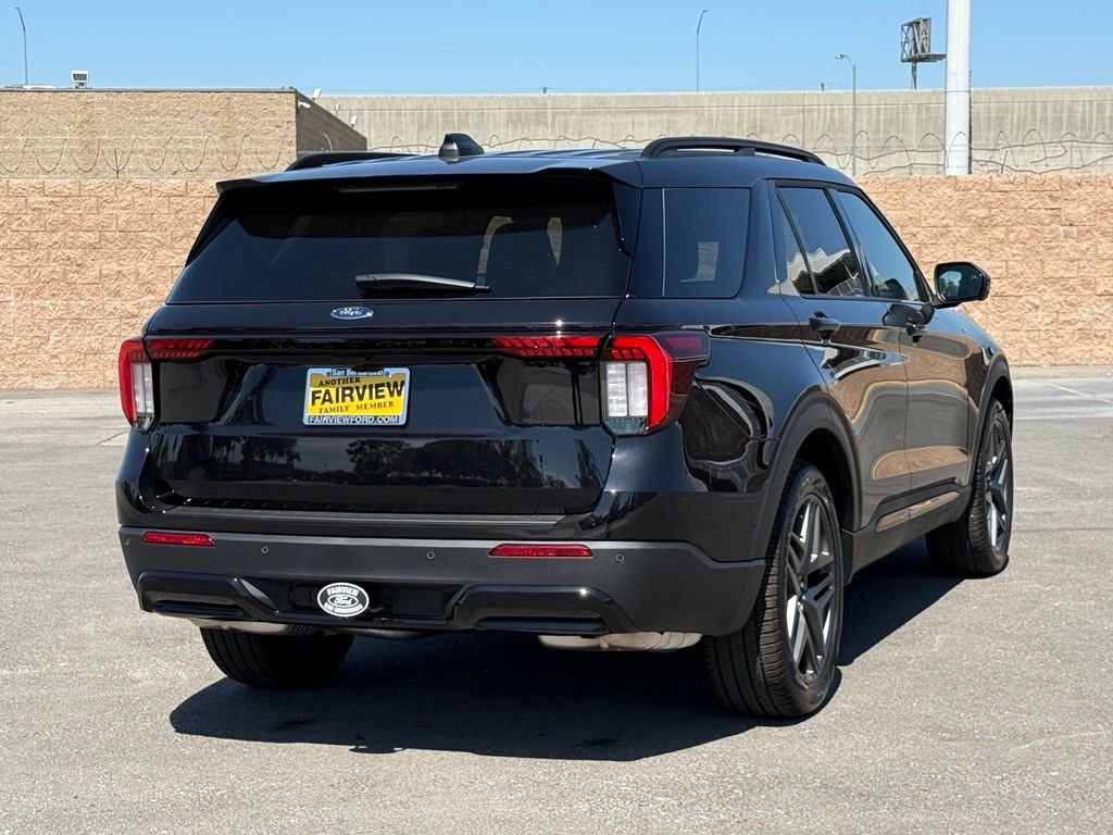 New 2026 Agate Black Metallic Ford ST-Line image 3