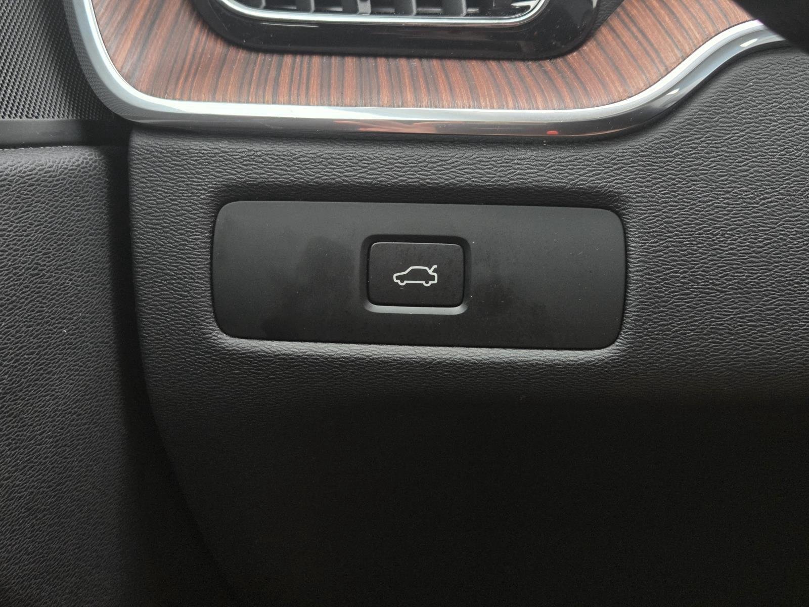Used 2023 Silver Dawn Metallic Volvo Plus Dark Theme image 23