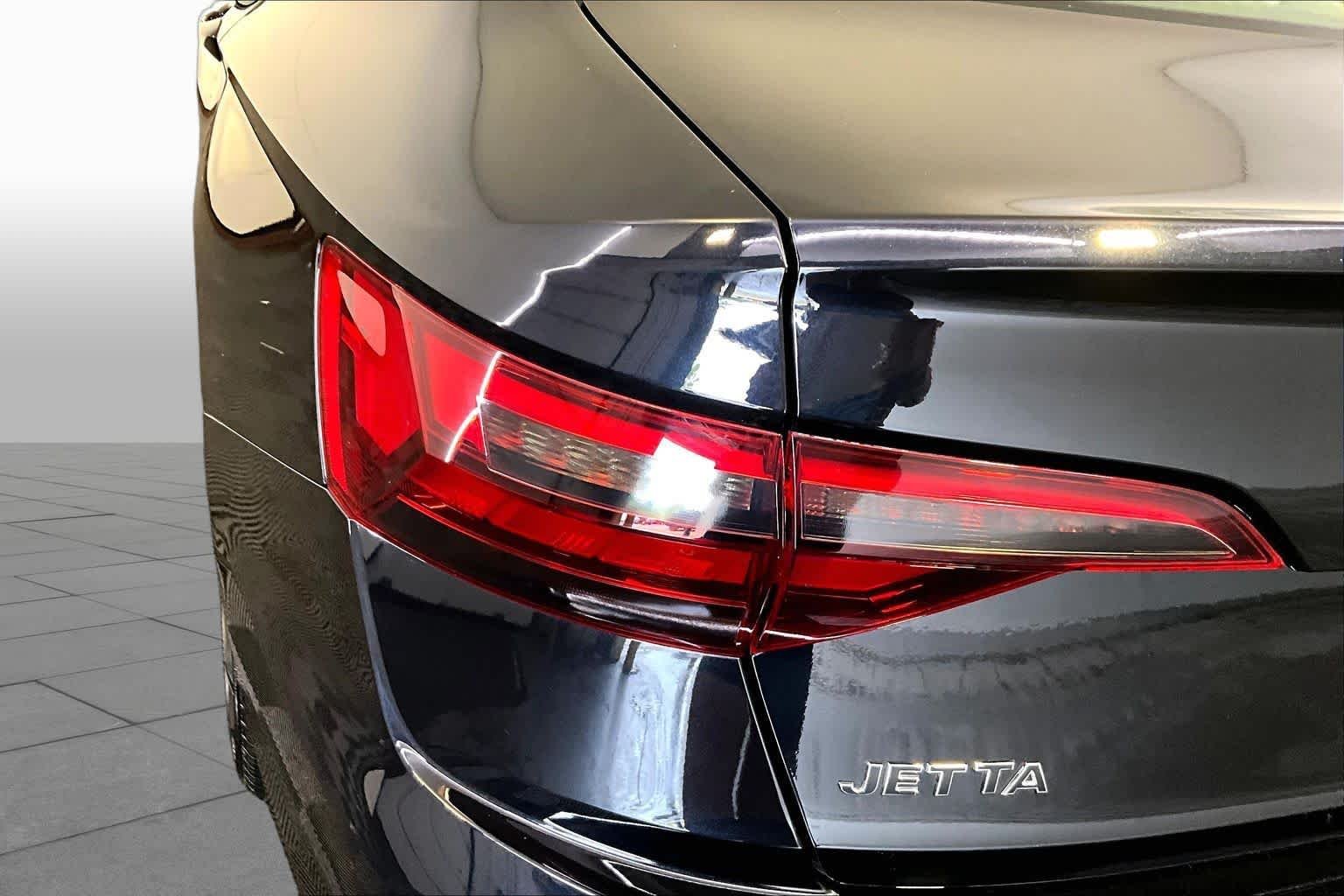 Used 2019 Deep Black Pearl Volkswagen SEL image 28