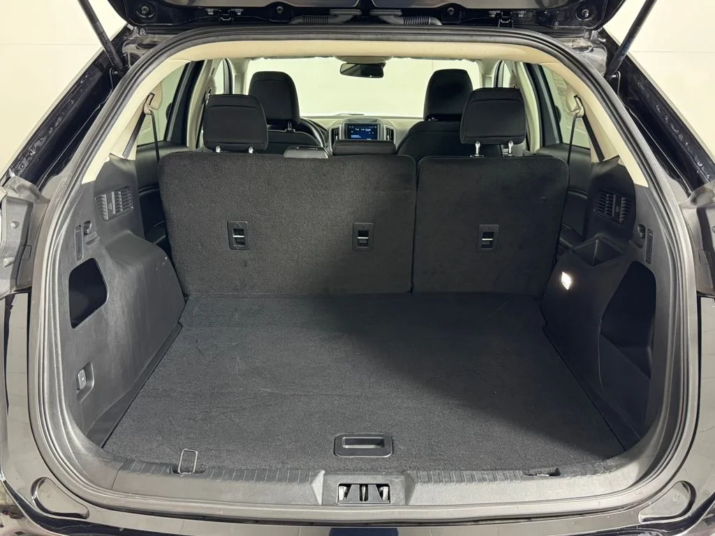 New 2024 Black Ford SE image 26