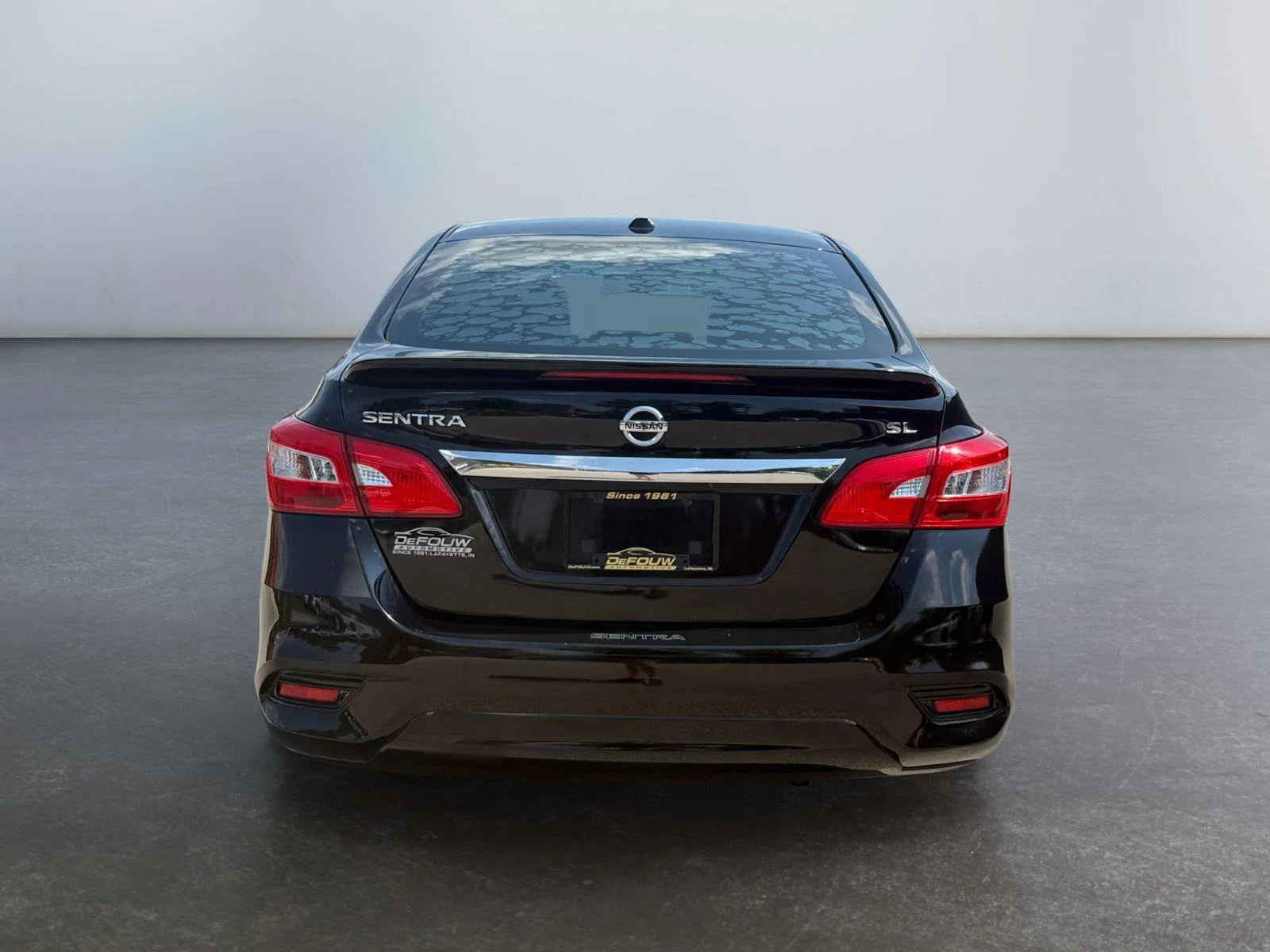 Used 2018 Super Black Nissan SL image 4