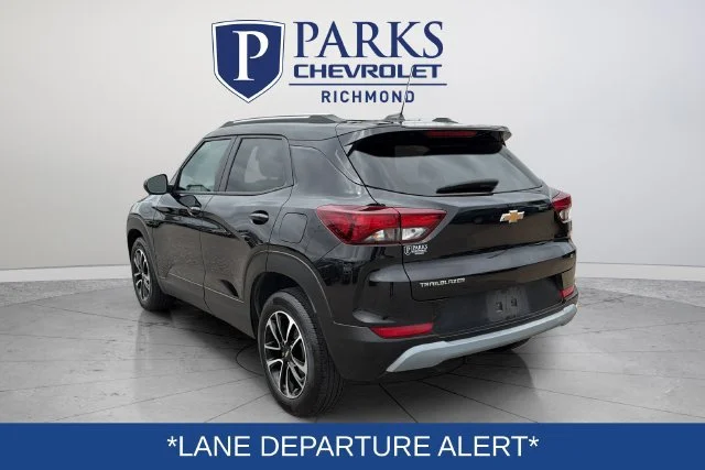 Certified Used 2025 Mosaic Black Metallic Chevrolet LT image 5