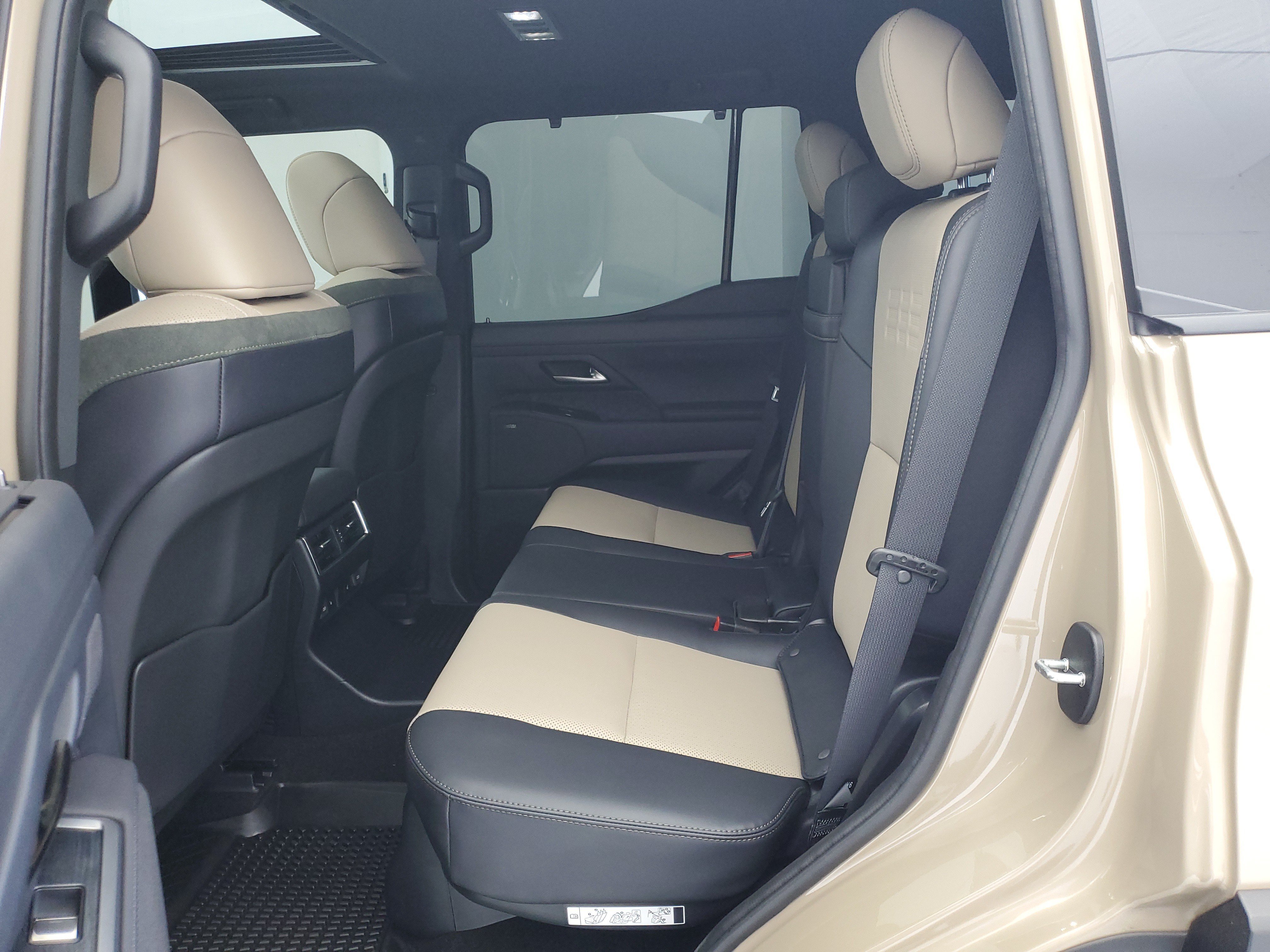 Used 2025 Earth/Black Roof Lexus 550 Overtrail+ image 13