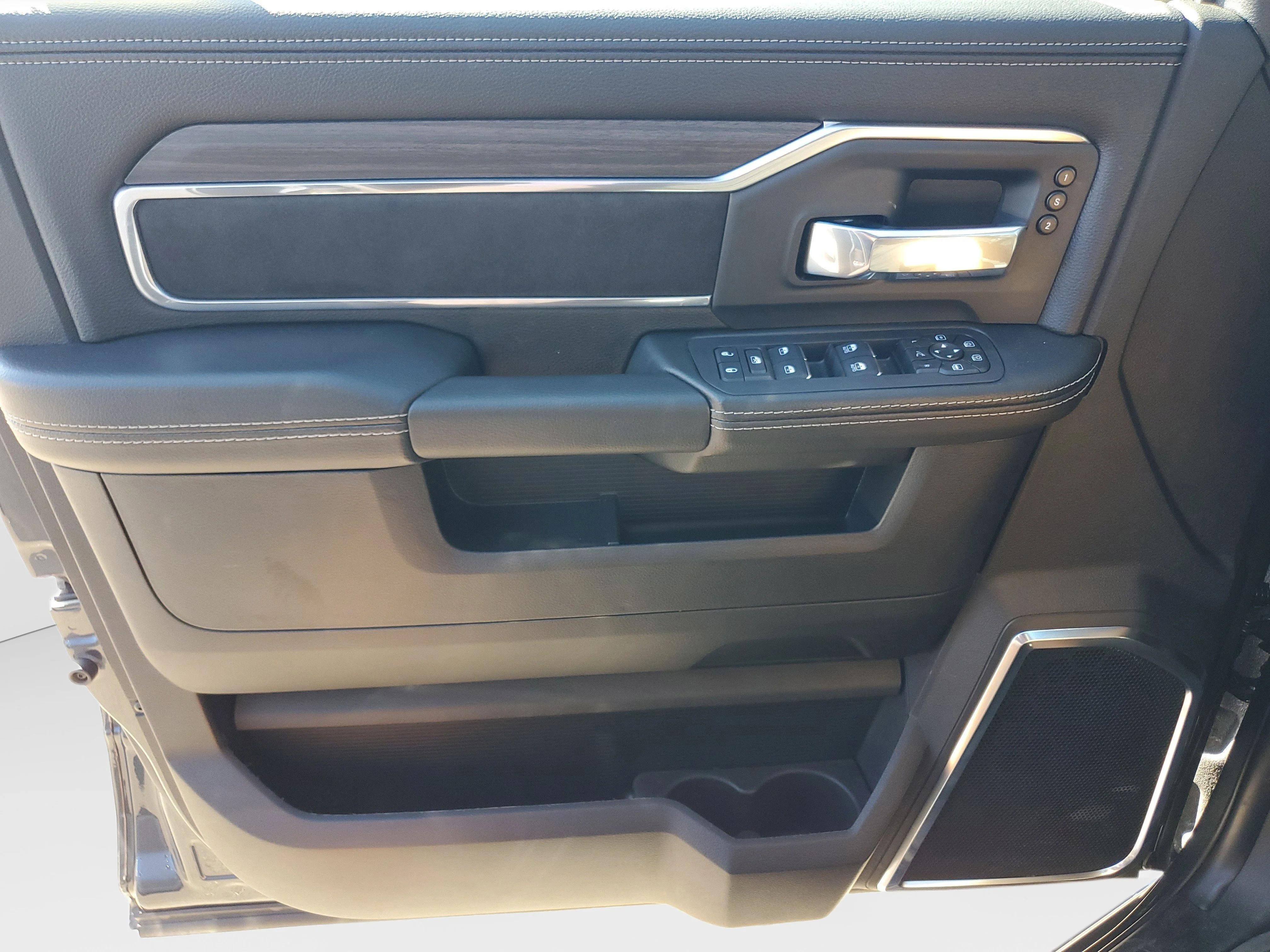 2026 RAM 3500 Laramie - Photo 29