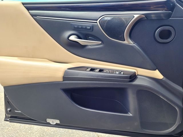 Used 2021 Black Lexus 350 Luxury image 15