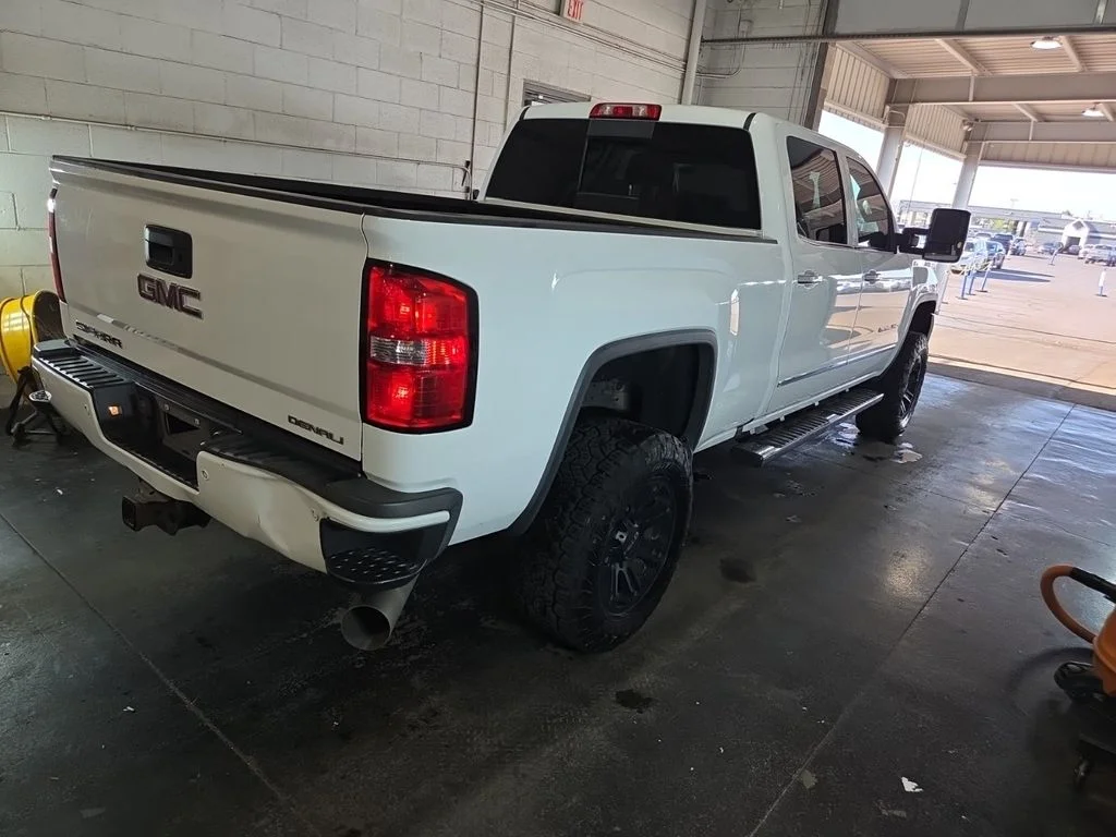 Used 2016 White GMC Denali image 3