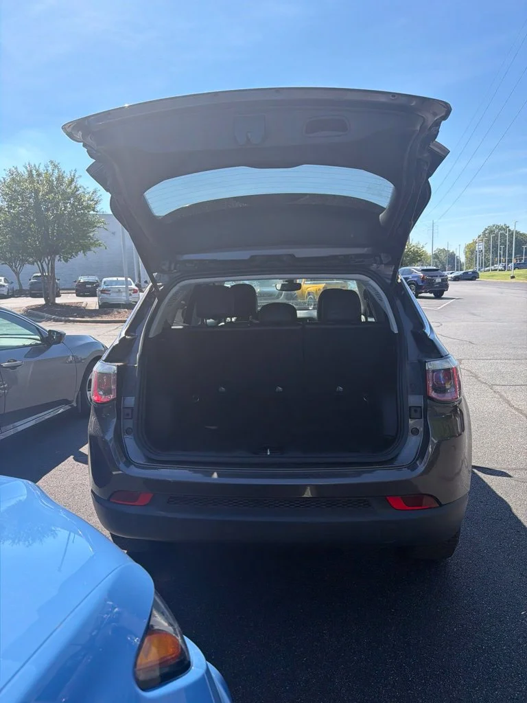 Used 2019 Gray Jeep Latitude image 9