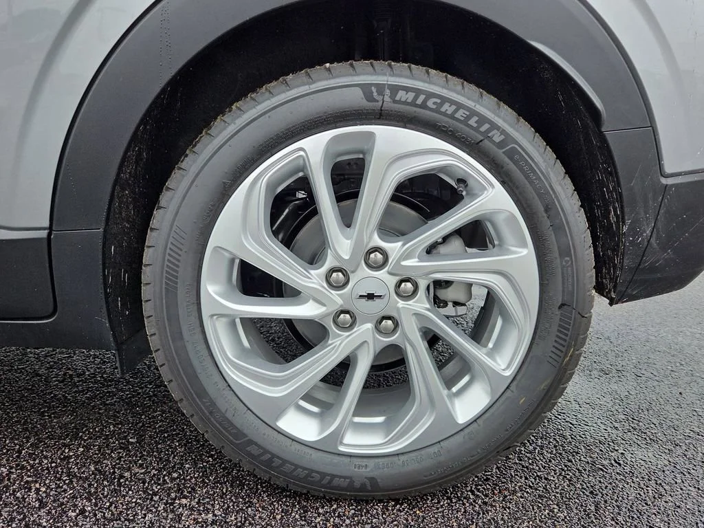 New 2027 Sterling Grey Metallic Chevrolet LT image 23