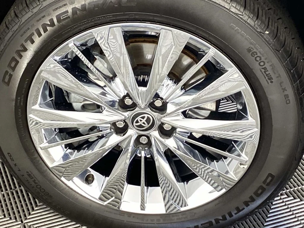 Used 2025 Cloud Toyota Platinum image 30
