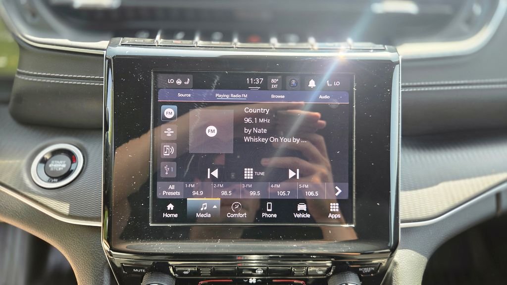 Used 2023 Silver Jeep Altitude image 22