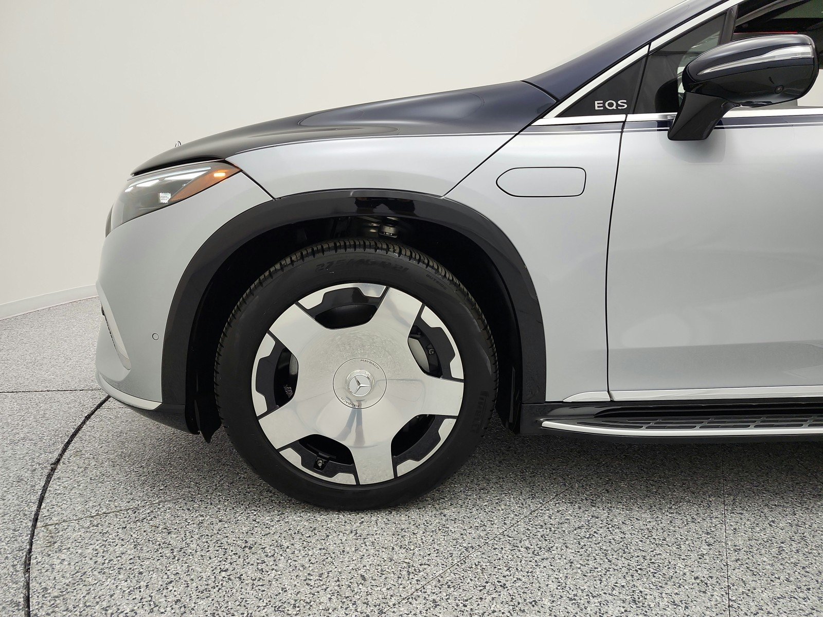 Used 2024 CIRRUS SILVER/NAUTIC Mercedes-Benz Maybach EQS 680 4MATIC® SUV image 17