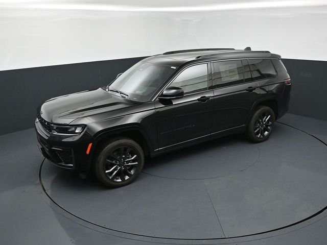 New 2026 Diamond Black Crystal Pearl-Coat Exterior Paint Jeep Limited image 14