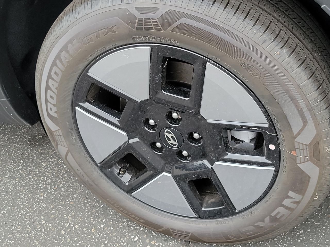 New 2026 Hampton Gray Hyundai SE image 5