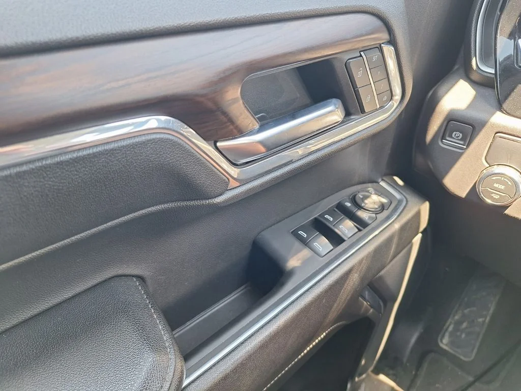 Used 2024 Silver GMC SLT image 17