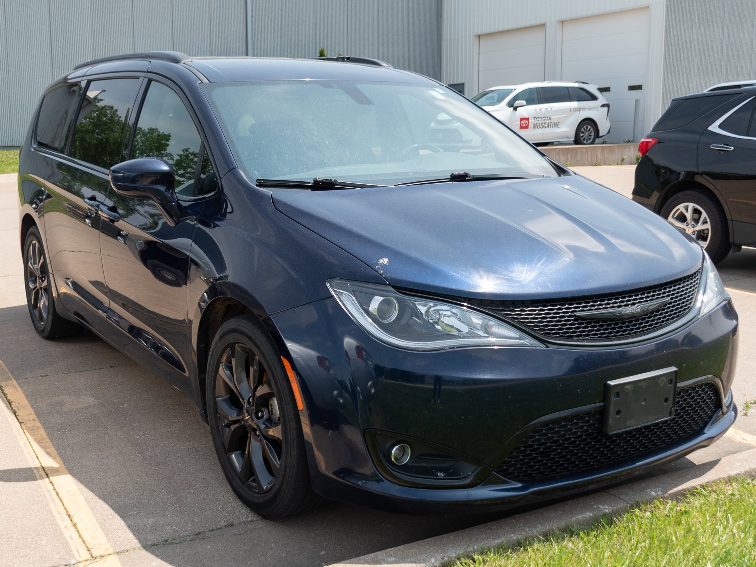 2018 Chrysler Pacifica Touring Plus's photo