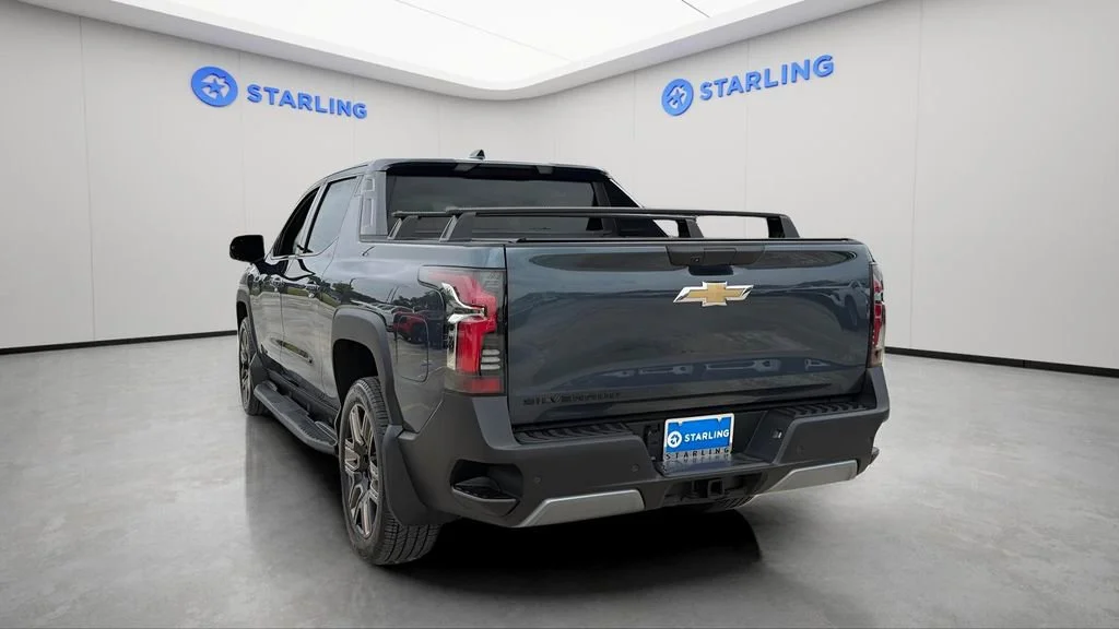Used 2026 Blue Smoke Metallic Chevrolet LT - Standard Range image 6
