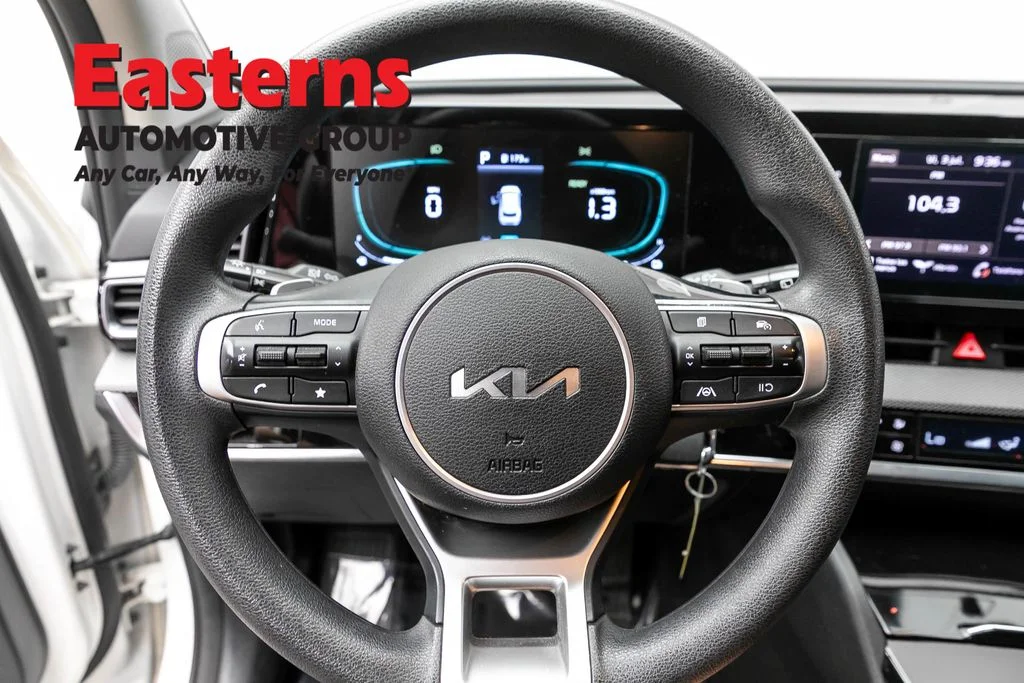 Used 2023 White Kia LX image 10