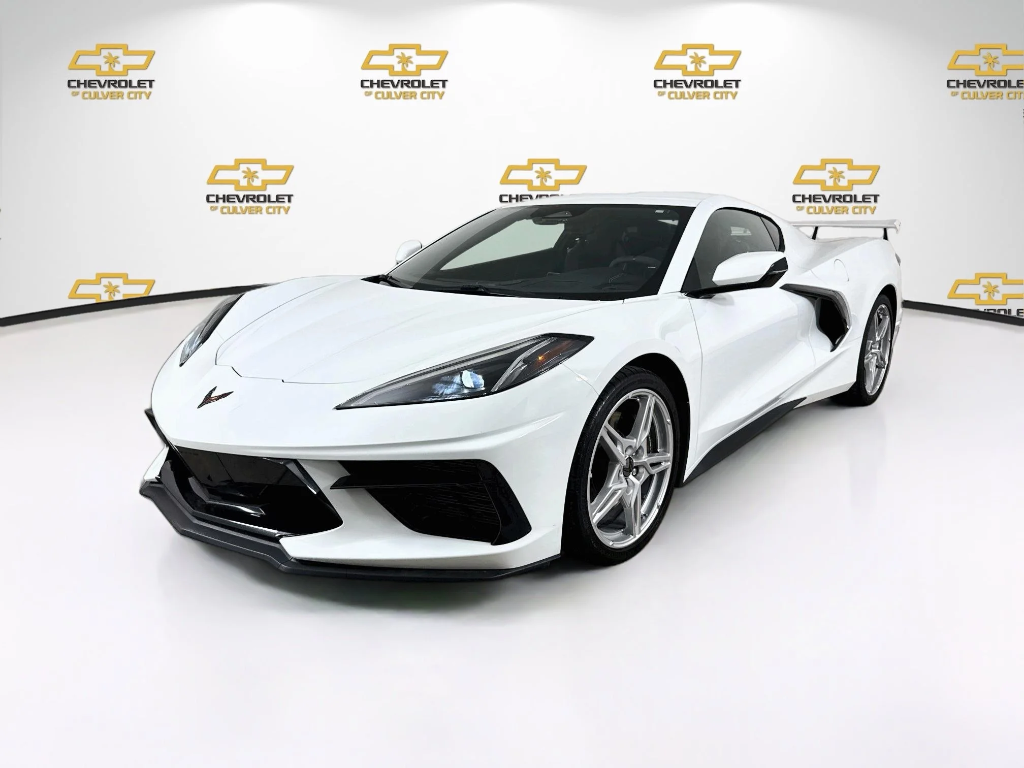 Used 2024 Arctic White Chevrolet 1LT image 3