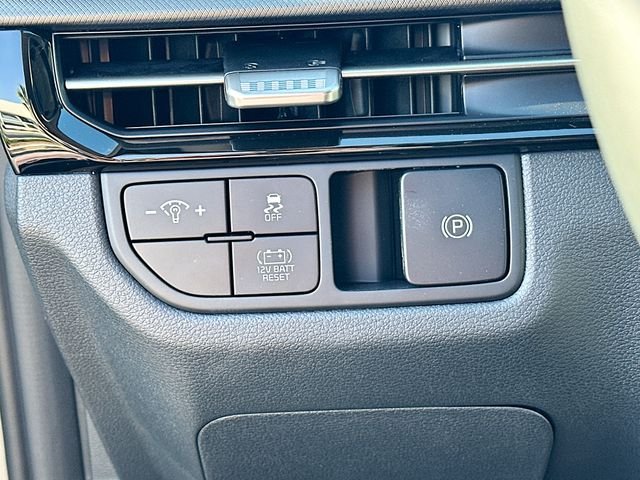 New 2026 Gravity Gray Kia LX image 10