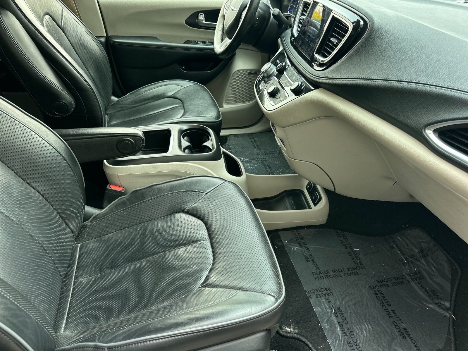 Used 2020 Ceramic Gray Clearcoat Chrysler Limited image 16
